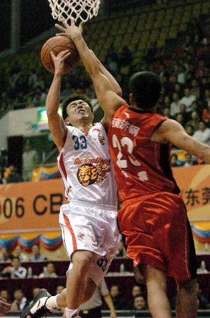 西甲半场：纳瓦罗、N.威廉姆斯建功，毕尔巴鄂2-0莱万特（西甲半场战报：纳瓦罗与N.威廉姆斯破门，毕尔巴鄂暂2-0领先莱万特）