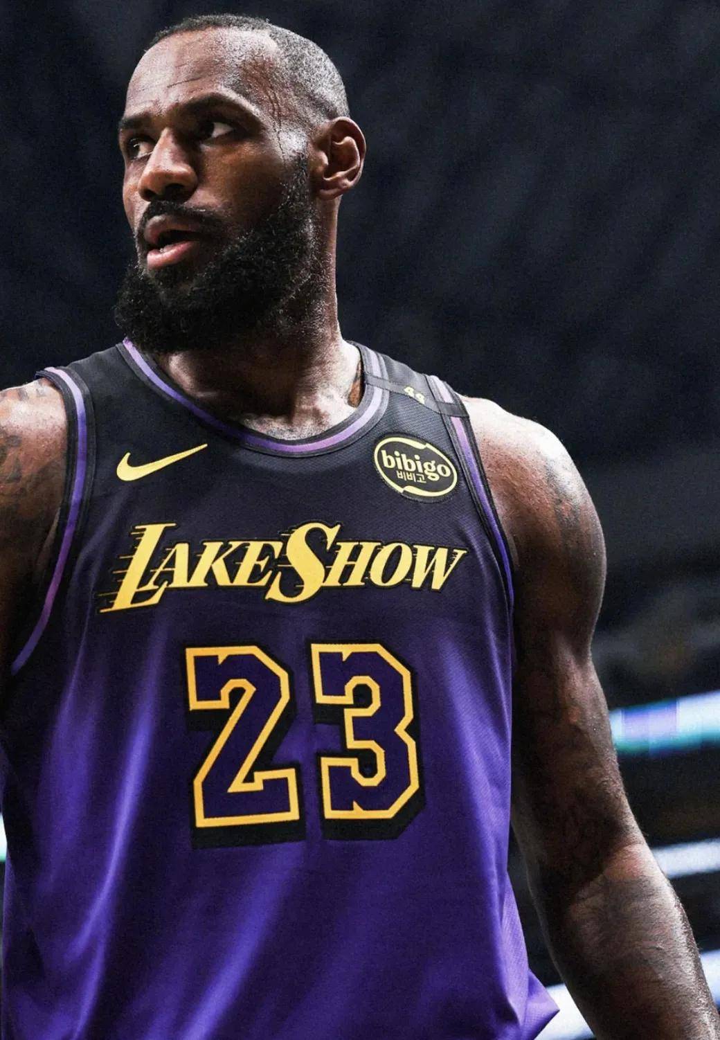 雷霆主帅：首战马刺是“试金石”，不过度准备专注实战检验（雷霆主帅：马刺揭幕战是试金石，不过度准备，以实战见真章）