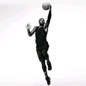 为国出战14次打进1球，尹鸿博获得印有19号的国足纪念球衣（尹鸿博获国足19号纪念球衣：14次出场打入1球）