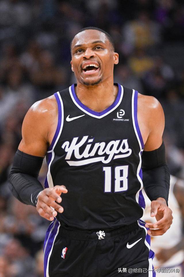 邓弗里斯：希望两到三周内复出，我们的球队就像一个大家庭（邓弗里斯：争取两三周内复出，球队如同一个大家庭）