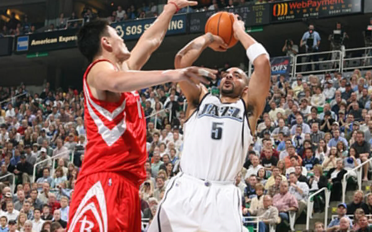 半场战报：梅州0-2英博，杨铭锐破门，毕津浩建功（半场：英博2-0领先梅州，杨铭锐先拔头筹，毕津浩扩大优势）