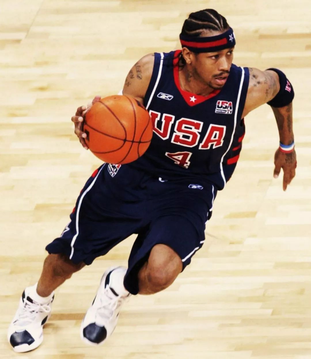 王曼昱3-8逆转后再轰11-2，梁靖崑痛失好局吞首败，国乒8-2法国（王曼昱3-8翻盘再轰11-2，梁靖崑好局不保遭首败，国乒8-2力克法国）