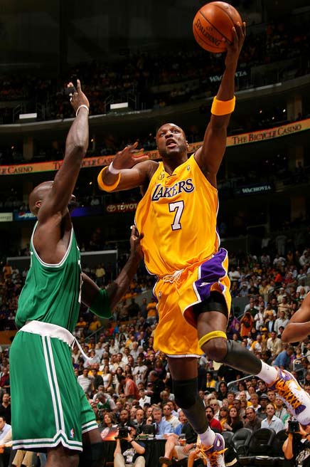 跟队记者：VAR竟然认为米兰对阵帕尔马时的点球是萨56的犯规（随队记者：VAR竟认定米兰战帕尔马的点球源于萨勒马科尔斯犯规）