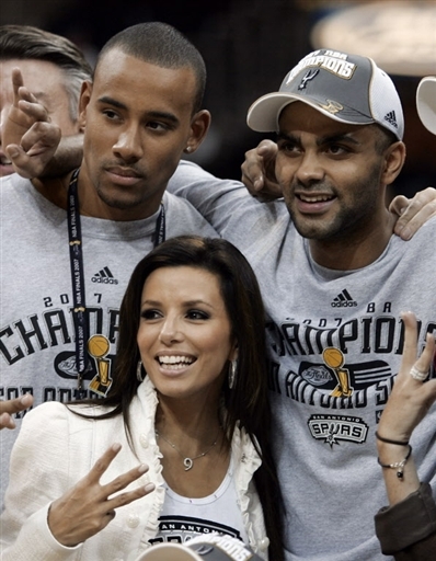 武里南联主帅：我们针对海港做了充分准备，比赛结果非常理想（武里南联主帅：对海港备战充分，赛果令人满意）