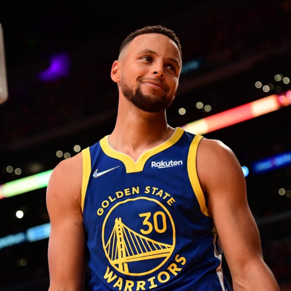 巴萨官方：欧冠对法鹰为高风险，将启动客队球迷安全管控预案（巴萨官宣：欧冠对阵法鹰被定为高风险，将启用客队球迷安保预案）